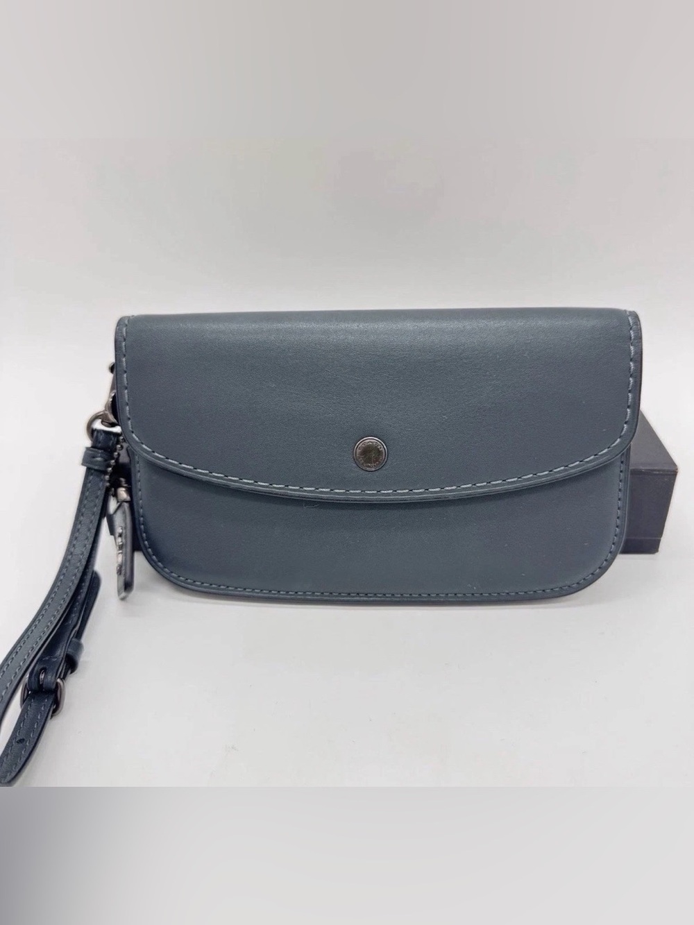 COACH 1941 Glovetanned Leather Clutch Phone Wallet Wristlet Cypress Green 29770